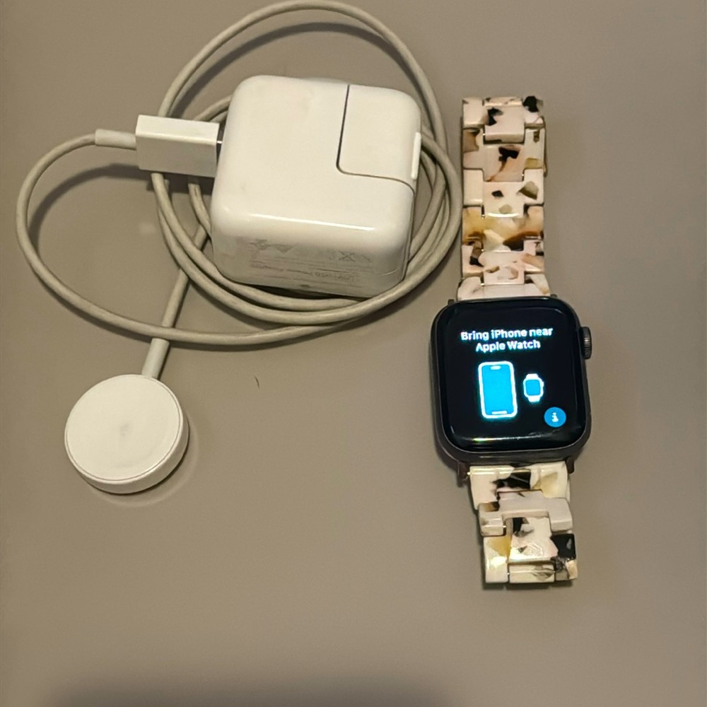 Apple Watch- Series 5 with GPS- 40mm